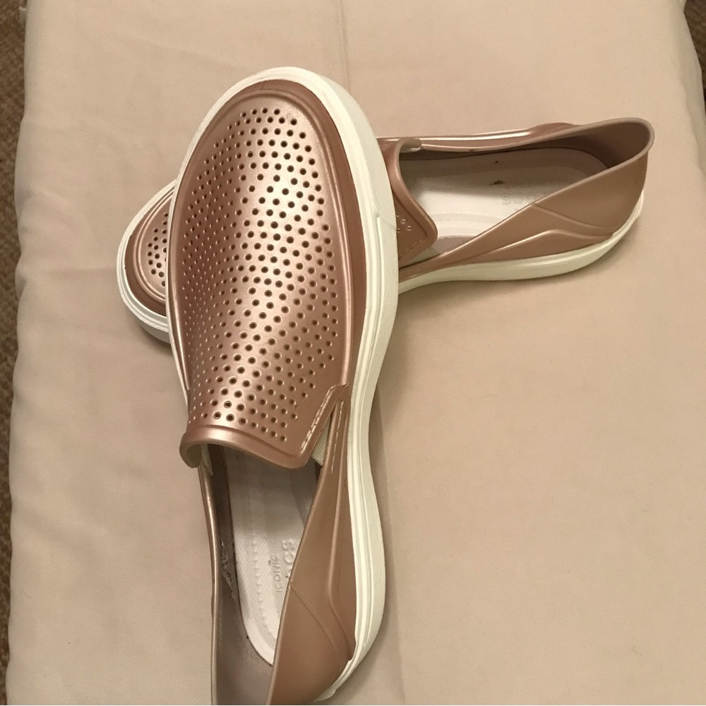 Crocs rose gold citilane roka metallic slip on loafer sneaker shoe size 8